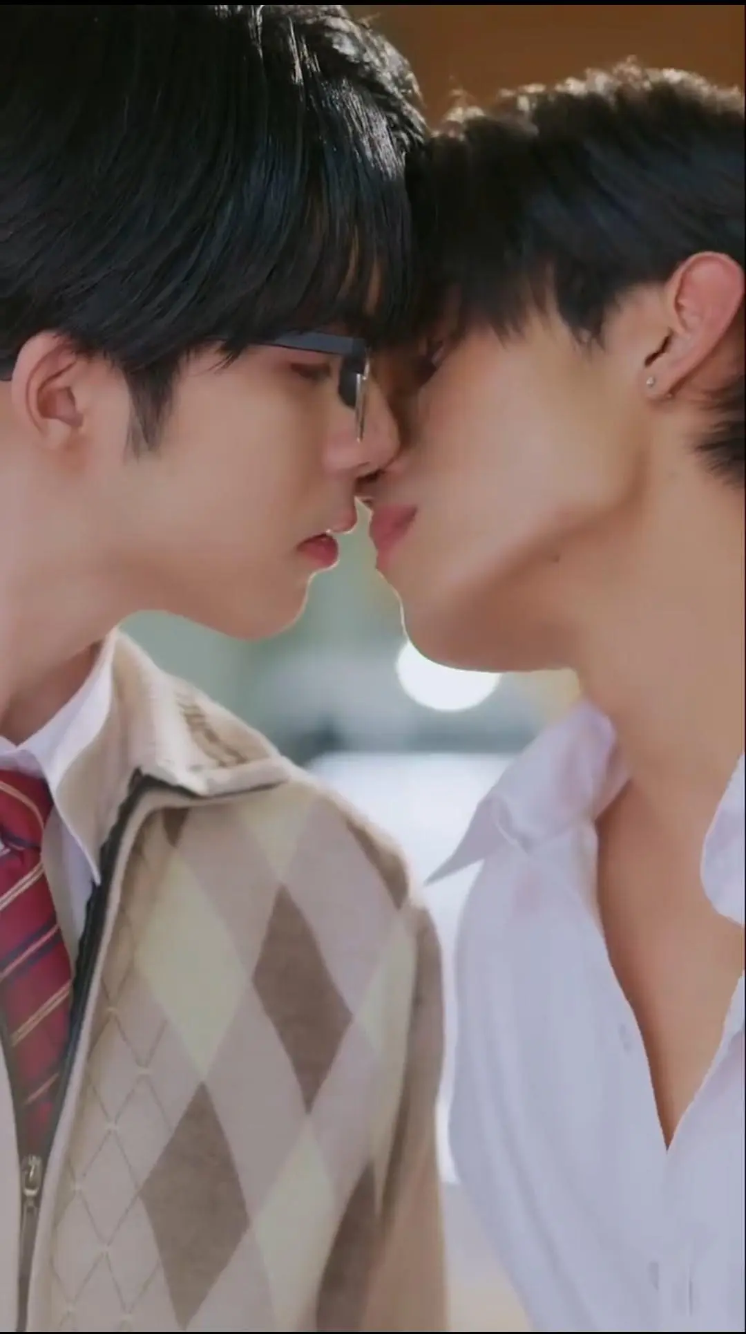 ��ɫ���˽�